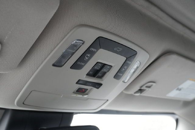 Used 2024 Toyota Sienna XLE FWD image 45