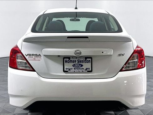 Used 2019 Nissan Versa SV FWD image 4