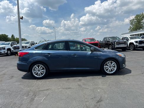 Used 2018 Ford Focus Titanium w/ Titanium Technology Package FWD image 6