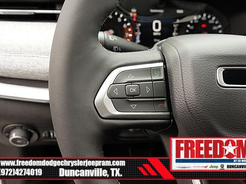 New 2025 Jeep Compass Latitude image 24