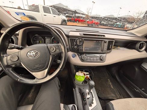 Used 2018 Toyota RAV4 XLE w/ Convenience Package AWD/4WD image 10