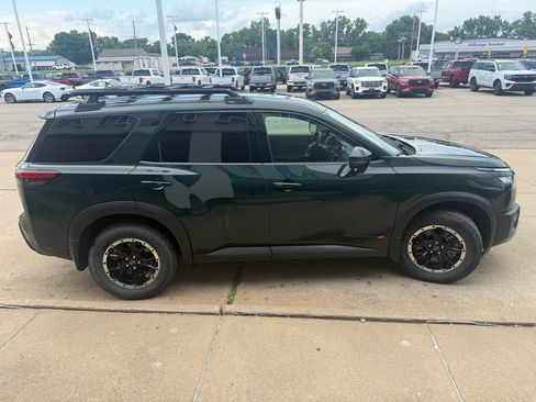 Used 2024 Nissan Pathfinder Rock Creek AWD/4WD image 5