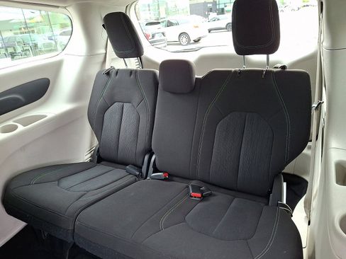 Used 2023 Chrysler Voyager LX FWD image 10