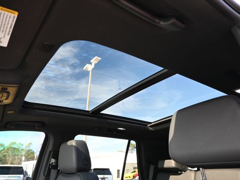 Used 2023 Chevrolet Tahoe Z71 w/ Z71 Off-Road Package image 5