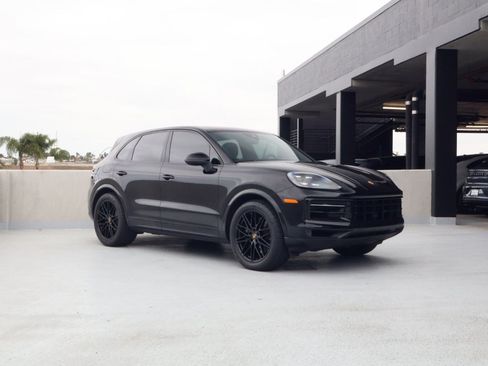Certified 2024 Porsche Cayenne AWD/4WD image 7