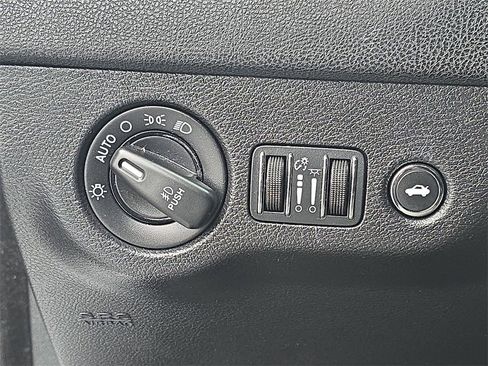 Used 2014 Chrysler 300 S image 28