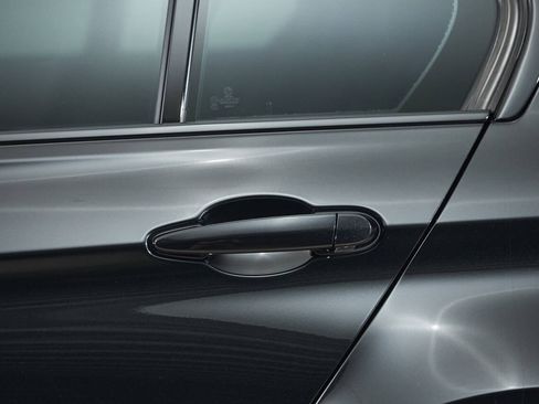Used 2018 BMW M3 RWD image 36