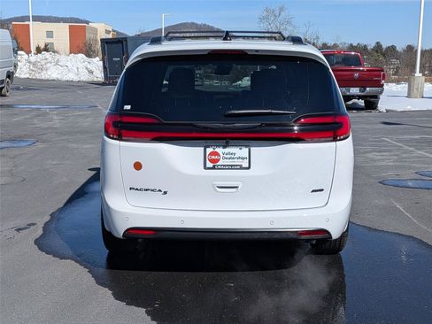 New 2026 Chrysler Pacifica Select AWD/4WD image 6