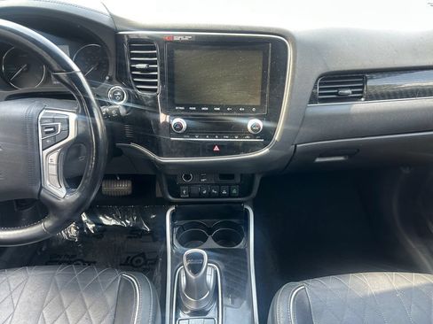 Used 2022 Mitsubishi Outlander LE AWD/4WD image 11
