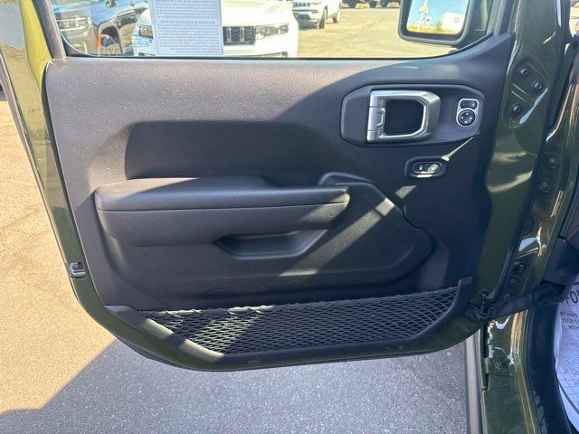 Certified 2024 Jeep Wrangler Unlimited AWD/4WD image 13