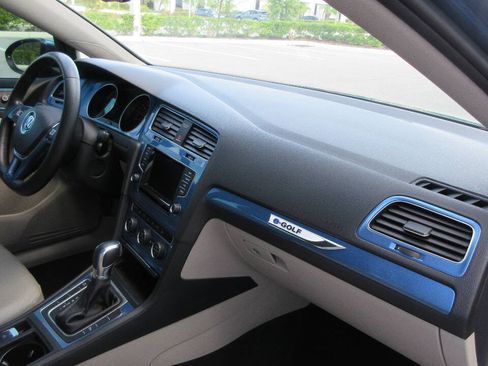 Used 2015 Volkswagen e-Golf SEL Premium FWD image 24