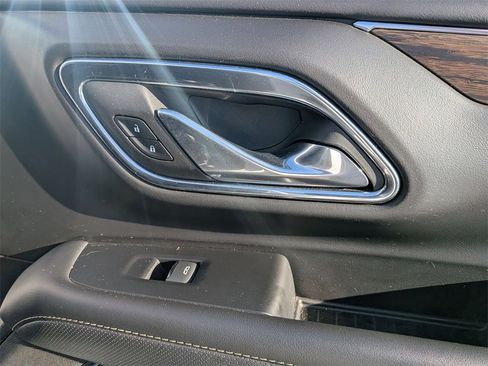 Used 2023 Chevrolet Suburban Premier image 31