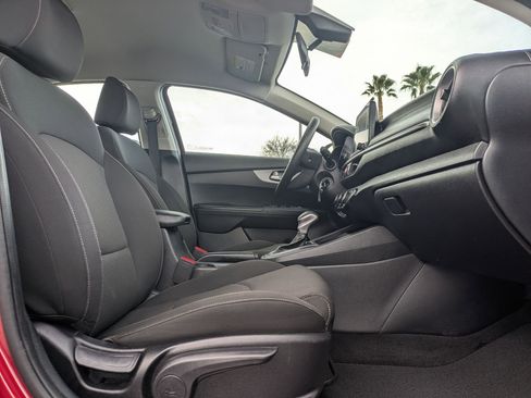 Used 2020 Kia Forte LXS FWD image 11