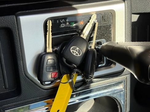 Used 2019 Toyota Tundra SR5 w/ TRD Off Road Package AWD/4WD image 13