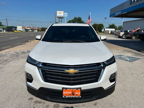 Used 2022 Chevrolet Traverse LT FWD image 2