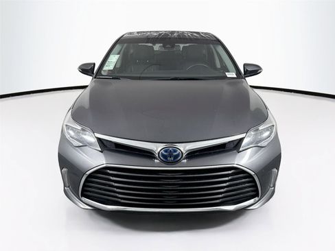 Used 2018 Toyota Avalon XLE Premium image 3