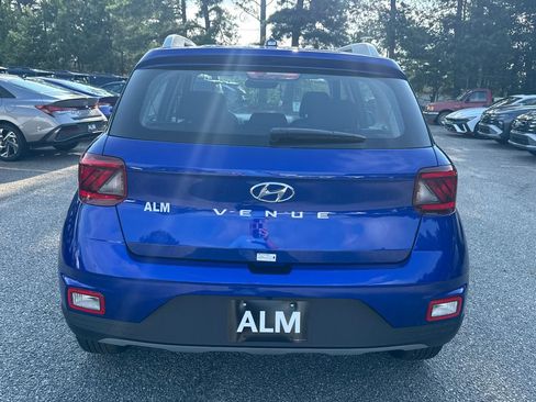 New 2025 Hyundai Venue SEL image 4