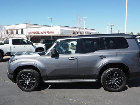 Used 2024 Lexus GX 550 550 Premium+ w/ Accessory Package (2T) image 3