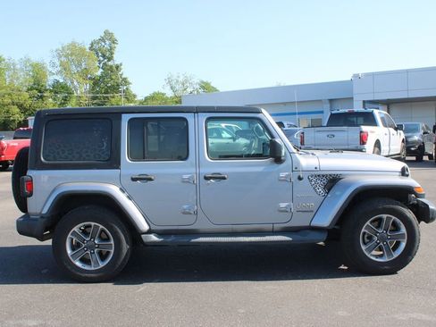 Used 2020 Jeep Wrangler Unlimited Sahara image 11