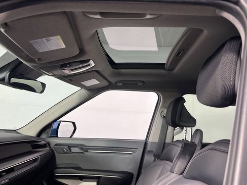 Used 2024 Kia EV9 Wind image 23