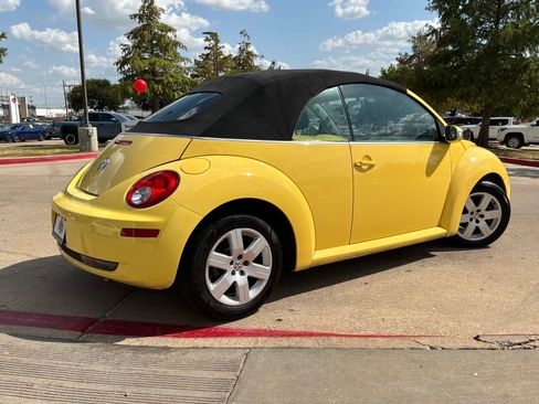 Used 2007 Volkswagen Beetle Convertible w/ Package 1 FWD image 9