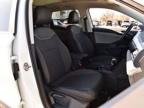 Used 2023 Volkswagen Taos SE w/ Panoramic Sunroof Package image 21