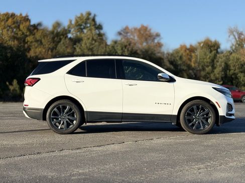 Used 2022 Chevrolet Equinox RS w/ LPO, Floor Liner Package image 9
