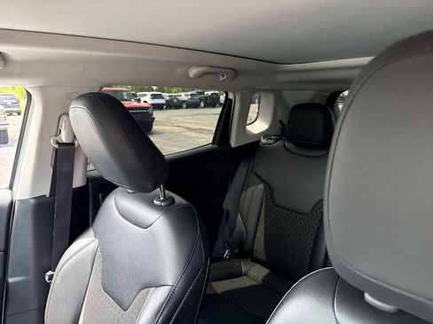 Used 2021 Jeep Compass Latitude w/ Sun and Sound Group FWD image 10