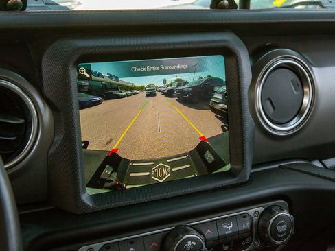 Used 2022 Jeep Gladiator Rubicon w/ LED Lighting Group AWD/4WD image 13