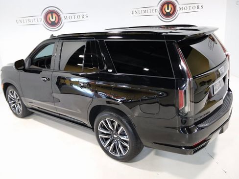 Used 2022 Cadillac Escalade Sport w/ Touring Package image 6