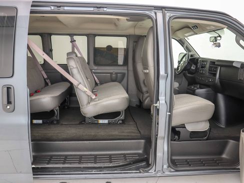 Used 2017 Chevrolet Express 3500 LT w/ LT Preferred Equipment Group image 12