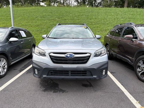 Used 2022 Subaru Outback Premium AWD/4WD image 2