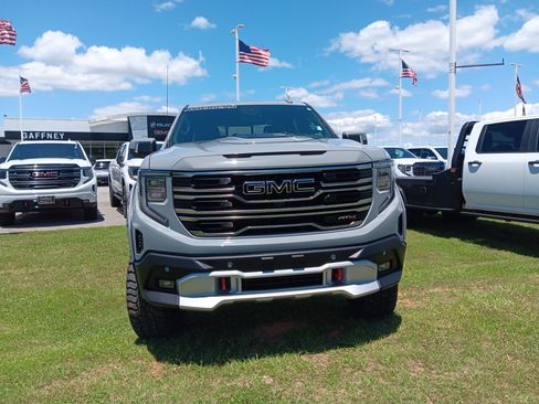 Used 2025 GMC Sierra 1500 AT4 w/ AT4 Premium Package AWD/4WD image 10