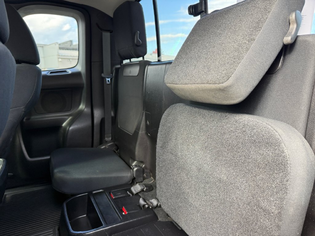Used 2019 Toyota Tacoma SR5 w/ SR5 Appearance Package (SM) AWD/4WD image 28