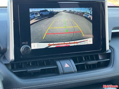 Certified 2025 Toyota RAV4 LE AWD/4WD image 29