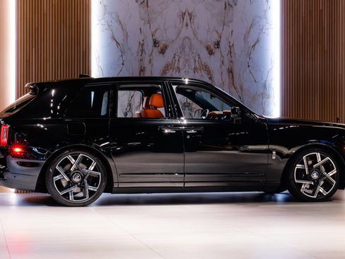 Used 2022 Rolls-Royce Cullinan Black Badge AWD/4WD image 6