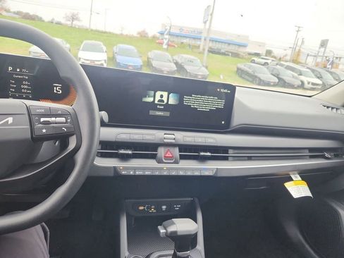 New 2025 Kia K4 LX image 20