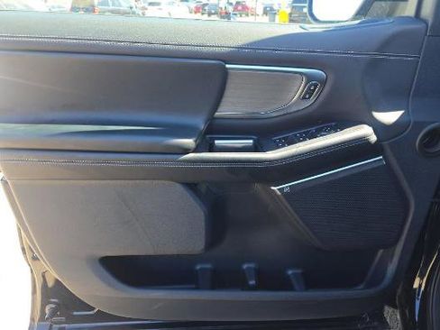 Used 2025 Ford Expedition Platinum image 9