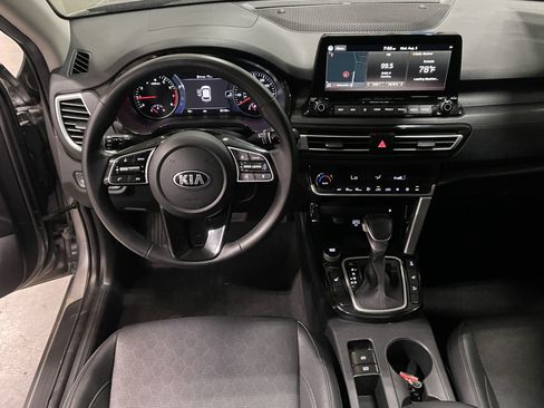 Used 2021 Kia Seltos SX w/ SX Sunroof Package AWD/4WD image 12