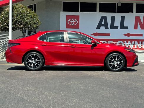 Used 2024 Toyota Camry SE FWD image 6