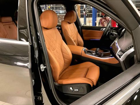 Certified 2023 BMW X5 xDrive40i w/ Premium Package image 9