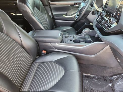 Used 2021 Toyota Highlander XSE AWD/4WD image 5