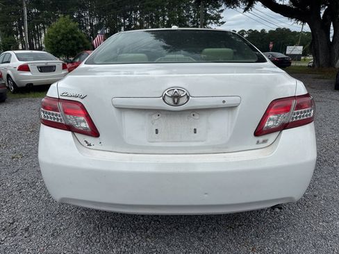 Used 2011 Toyota Camry LE w/ LE Extra-Value Pkg FWD image 4