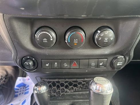 Used 2017 Jeep Wrangler Unlimited Sahara w/ Connectivity Group AWD/4WD image 30