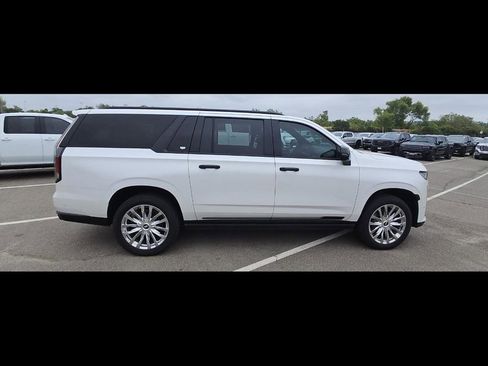 Used 2021 Cadillac Escalade ESV Premium Luxury w/ Driver Assist Tech Package RWD image 10