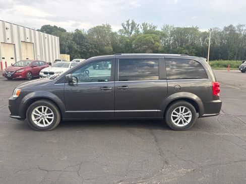 Used 2019 Dodge Grand Caravan SXT FWD image 5