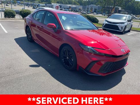 Used 2025 Toyota Camry SE w/ Convenience Package FWD image 5
