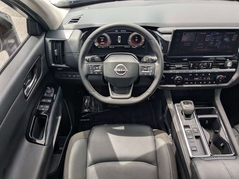 Used 2026 Nissan Pathfinder SL FWD image 16