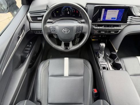 Used 2025 Toyota Camry SE FWD image 14