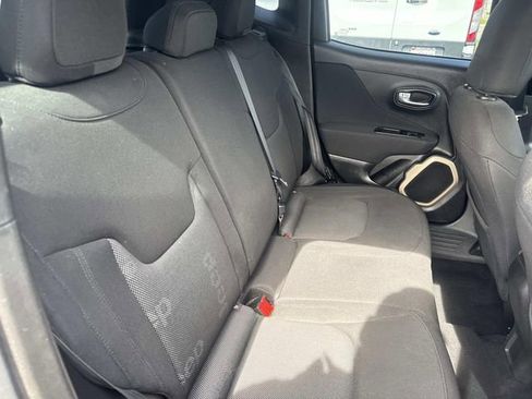 Used 2017 Jeep Renegade Latitude image 32